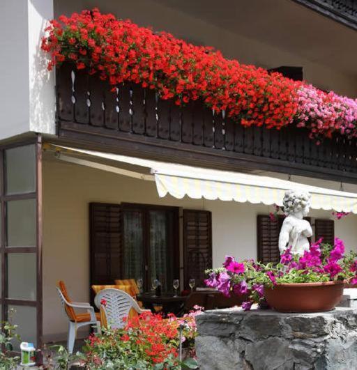 לאצ'ס Pension Tannenhof מראה חיצוני תמונה